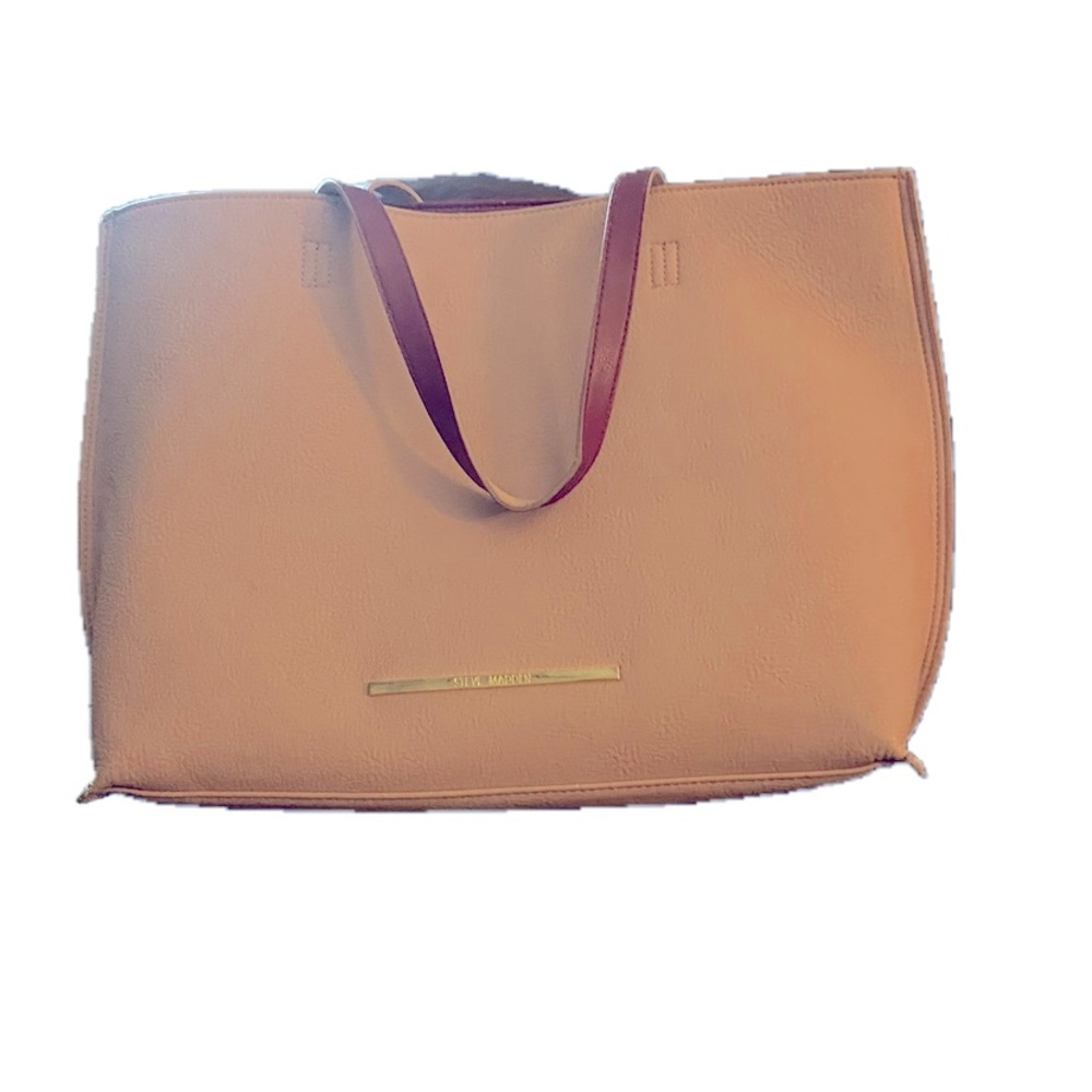 Adorable large tote purse by Steve madden perfect for valentine purse